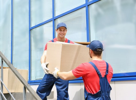 Packing and loading support for a flat move in New Cross